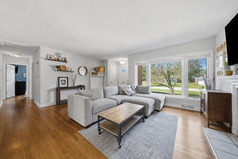 Tiny photo for 1402 E Evergreen Street, Wheaton, IL 60187 (MLS # 12750727)