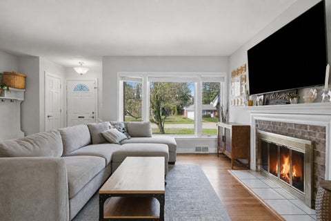 Tiny photo for 1402 E Evergreen Street, Wheaton, IL 60187 (MLS # 12750727)