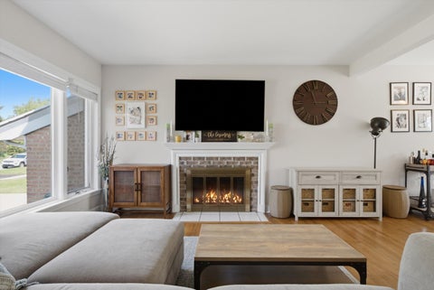 Tiny photo for 1402 E Evergreen Street, Wheaton, IL 60187 (MLS # 12750727)