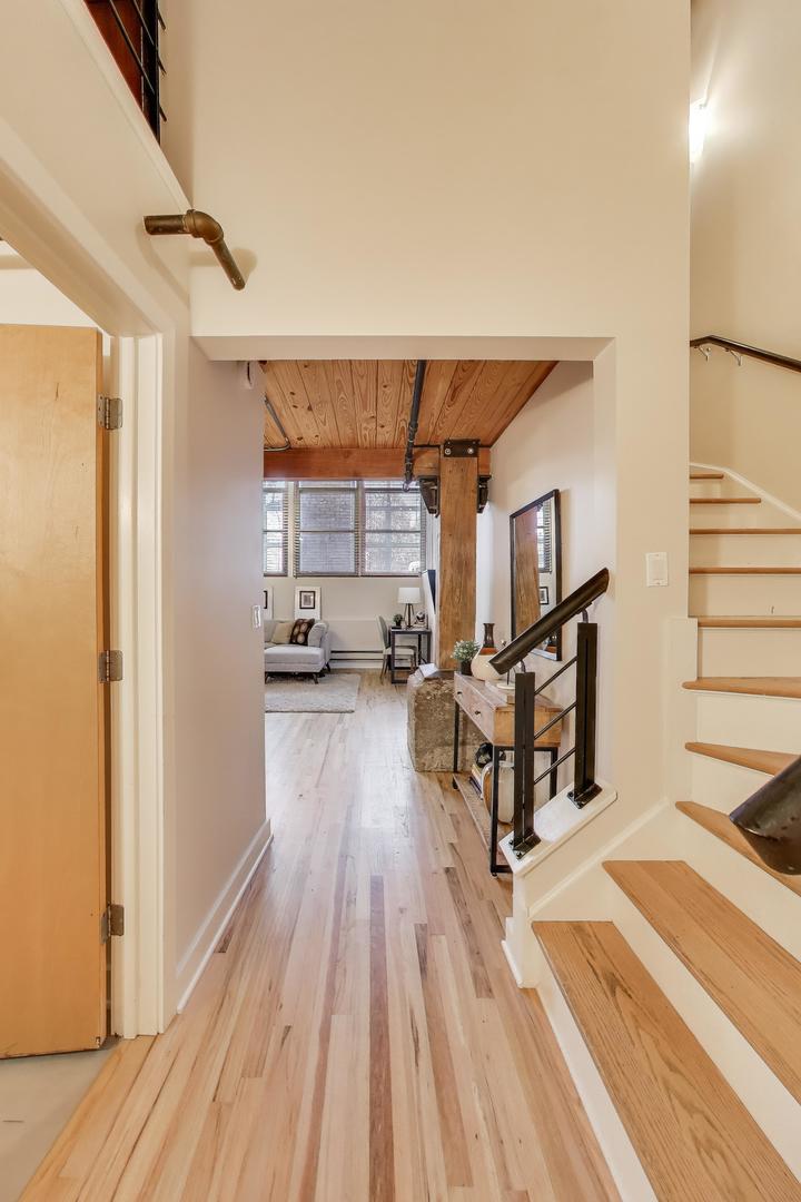 2111 W Churchill Street 105