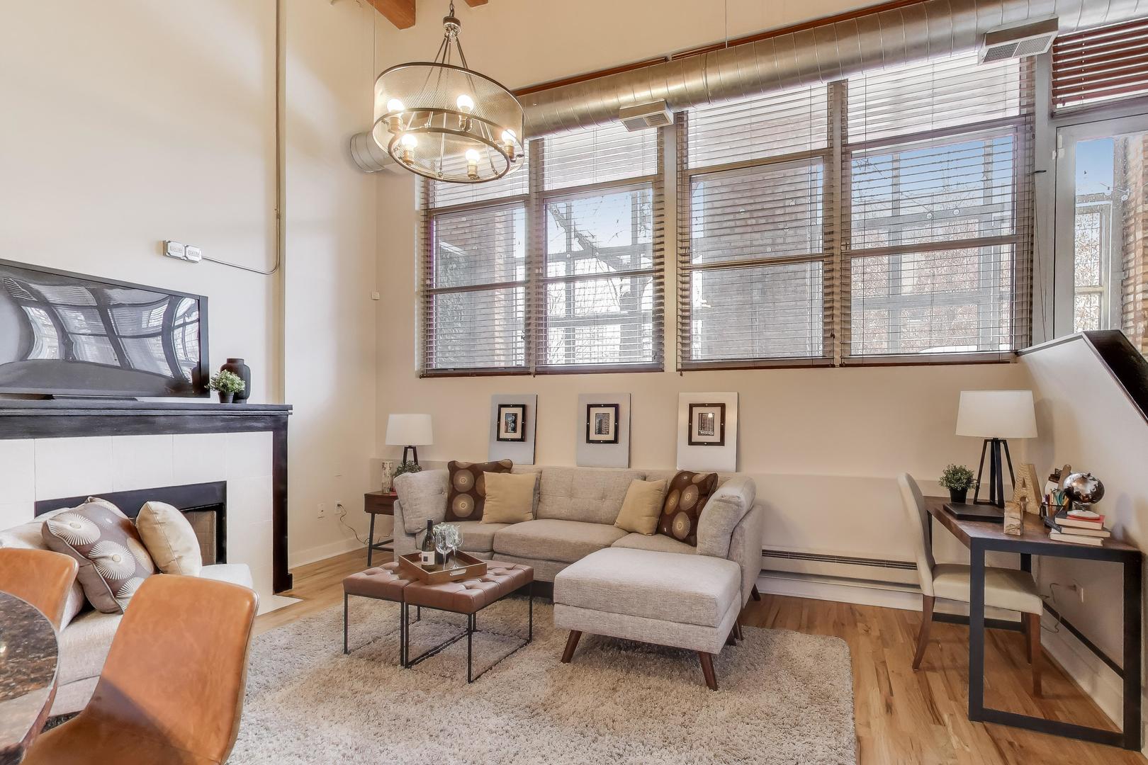 2111 W Churchill Street 105