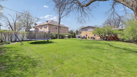 Tiny photo for 813 Castlewood Lane, Deerfield, IL 60015 (MLS # 12618967)