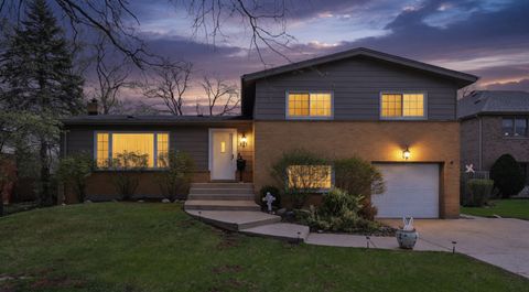 Tiny photo for 813 Castlewood Lane, Deerfield, IL 60015 (MLS # 12618967)