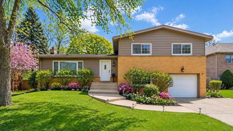 Photo of 813 Castlewood Lane, Deerfield, IL 60015 (MLS # 12618967)