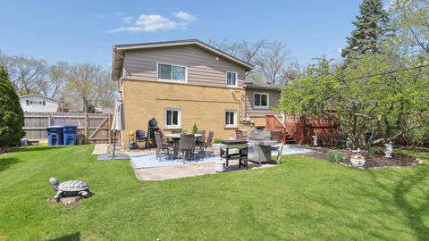 Tiny photo for 813 Castlewood Lane, Deerfield, IL 60015 (MLS # 12618967)