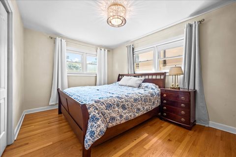 Tiny photo for 407 Sunset Drive, Wilmette, IL 60091 (MLS # 12487461)