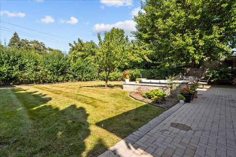 Tiny photo for 407 Sunset Drive, Wilmette, IL 60091 (MLS # 12487461)