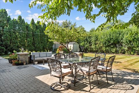 Tiny photo for 407 Sunset Drive, Wilmette, IL 60091 (MLS # 12487461)