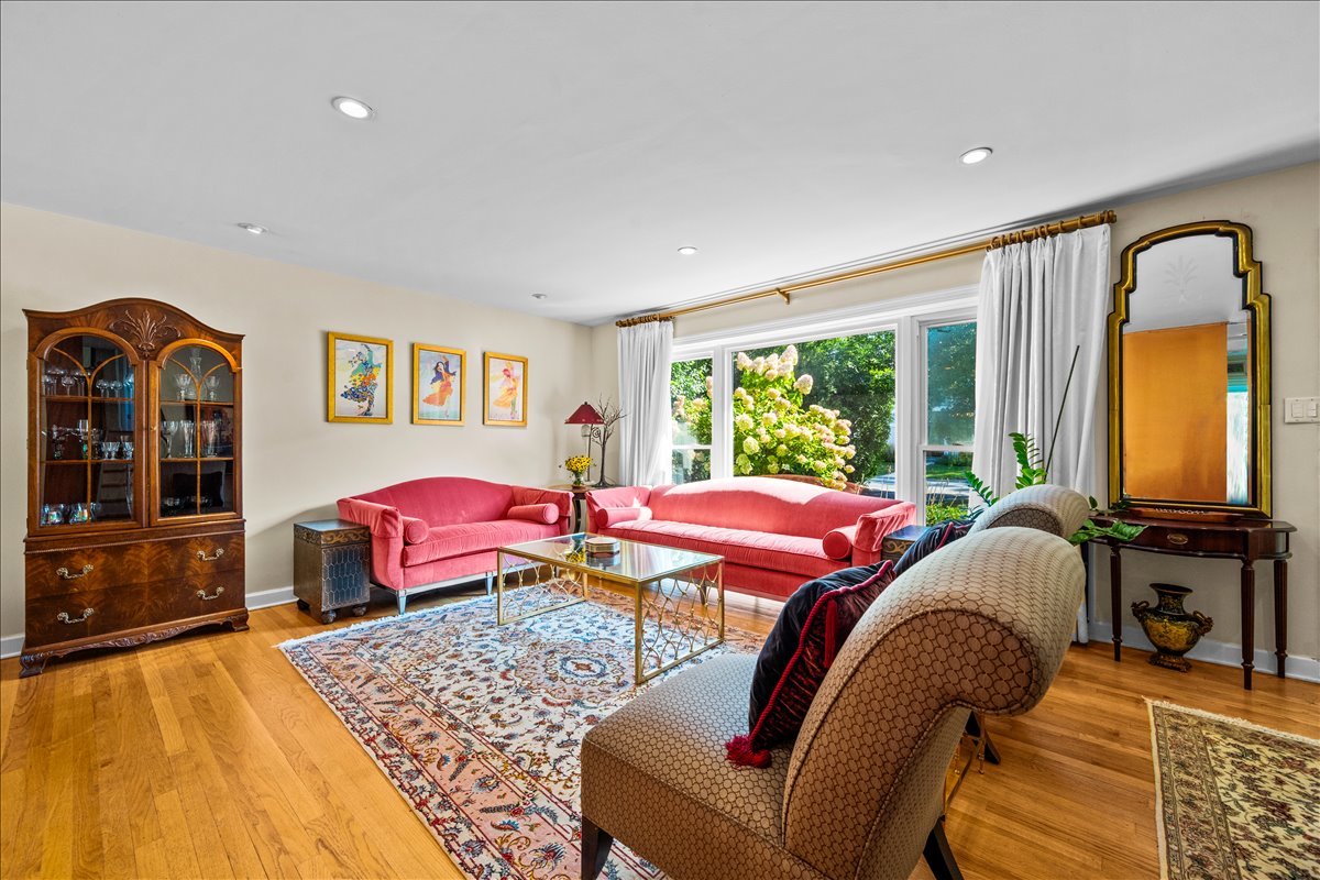 407 Sunset Drive