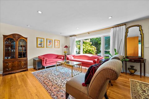 Tiny photo for 407 Sunset Drive, Wilmette, IL 60091 (MLS # 12487461)