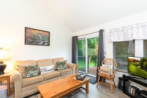 Tiny photo for 41 Spring Creek Lane, Galena, IL 61036 (MLS # 12450839)