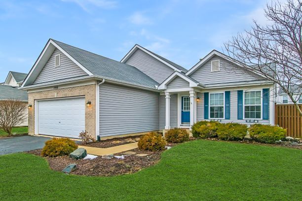 Photo 1 of 42 — 1938 W Ashbrooke Road, Romeoville, IL 60446