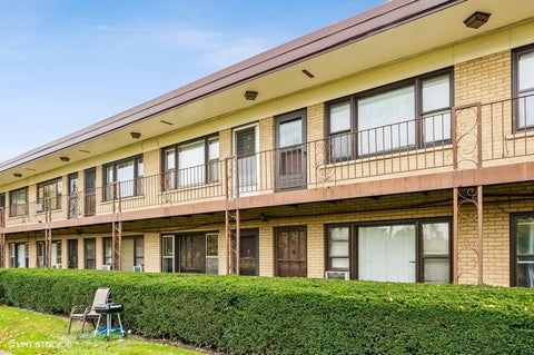 Tiny photo for 40 King Arthur Court #7, Northlake, IL 60164 (MLS # 12727903)