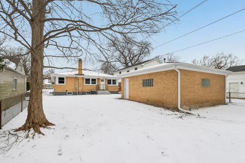 Tiny photo for 419 S Chase Avenue, Lombard, IL 60148 (MLS # 12551245)