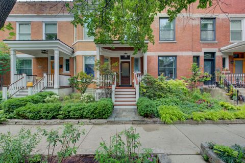 1924 W Newport Avenue Chicago IL 60657