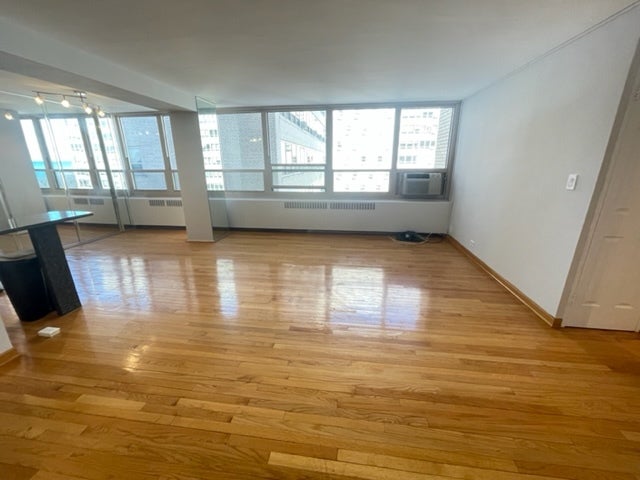 3950 N LAKE SHORE Drive 1320