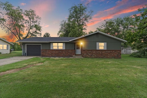 Photo of 742 N Reel Avenue, Salem, IL 62881 (MLS # 12758644)