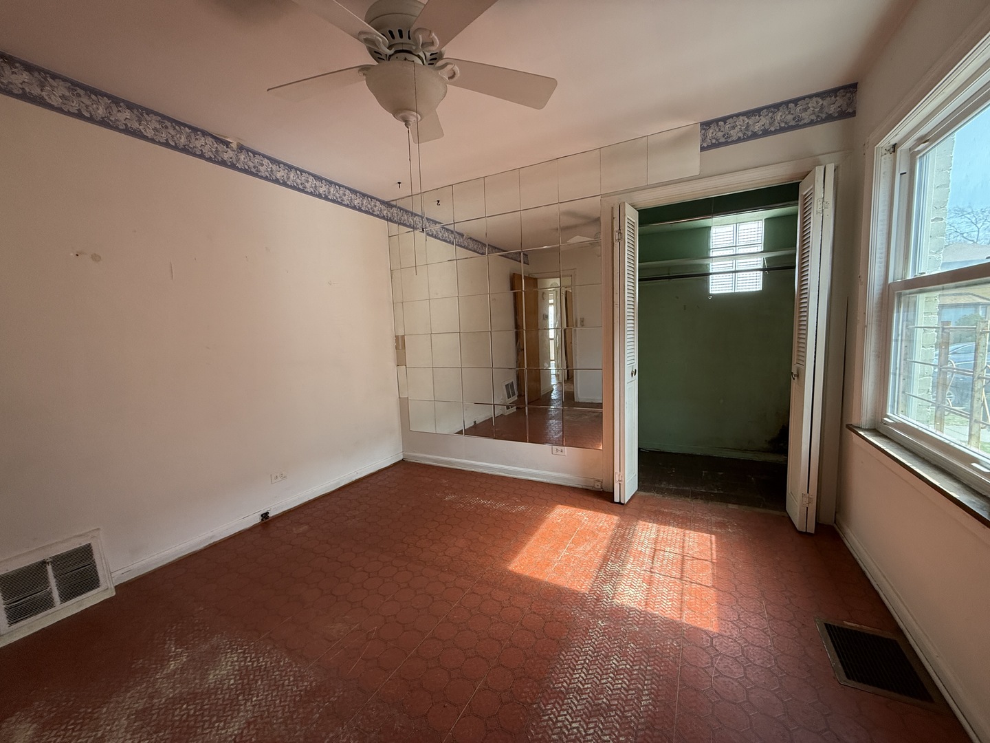 8842 S CREGIER Avenue