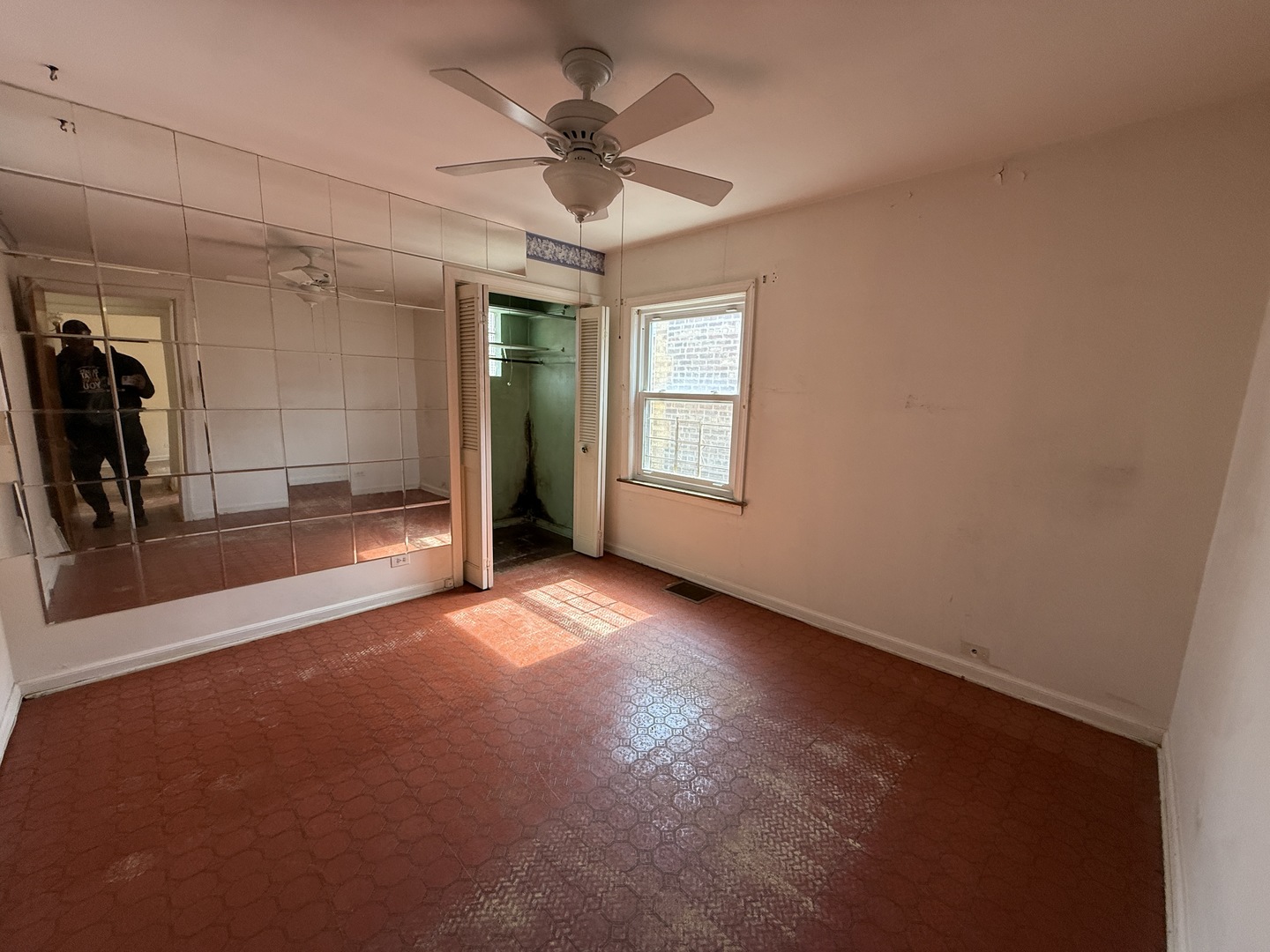 8842 S CREGIER Avenue