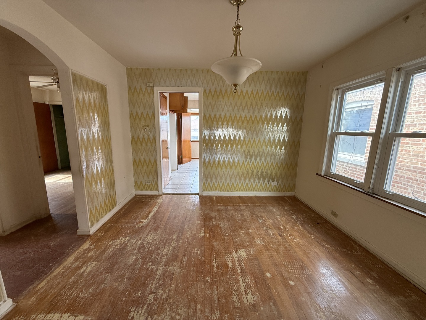 8842 S CREGIER Avenue