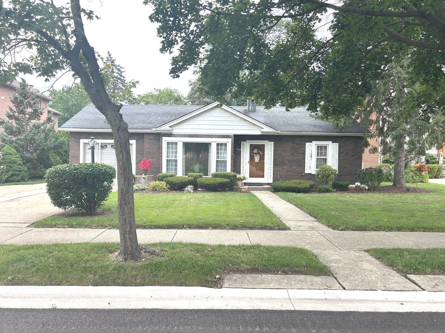 4850 N Prospect Avenue