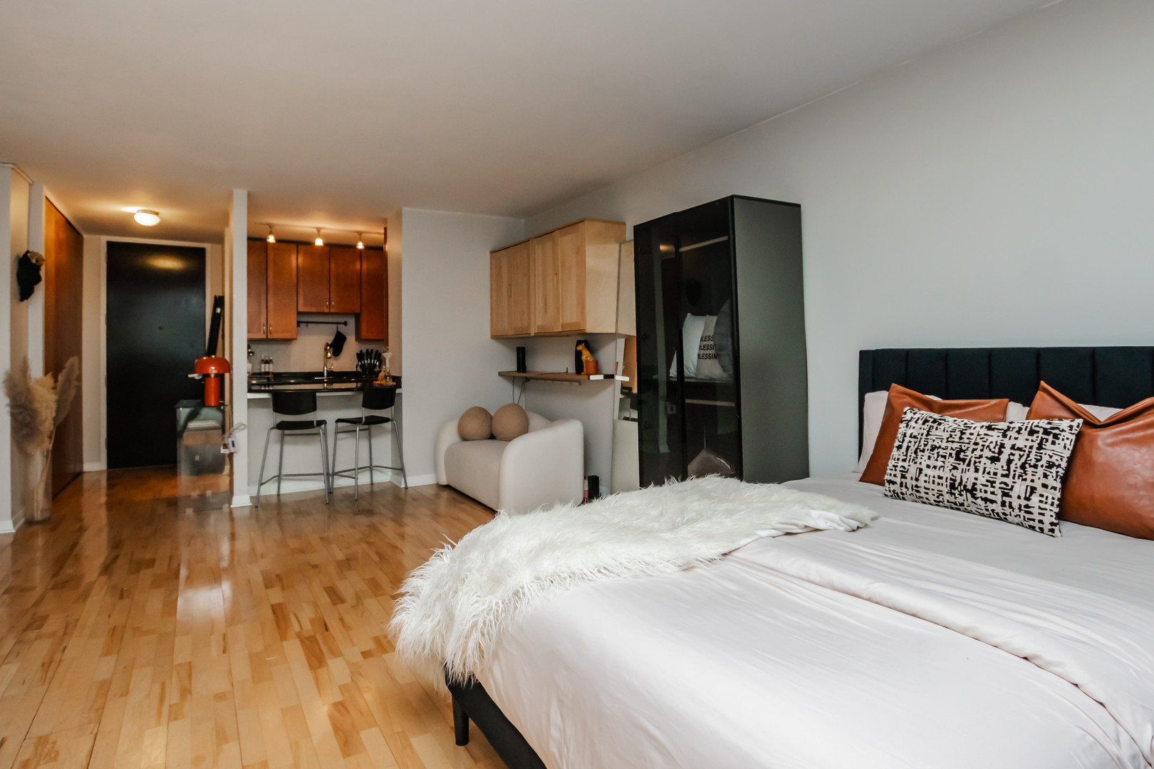 535 N Michigan Avenue 407