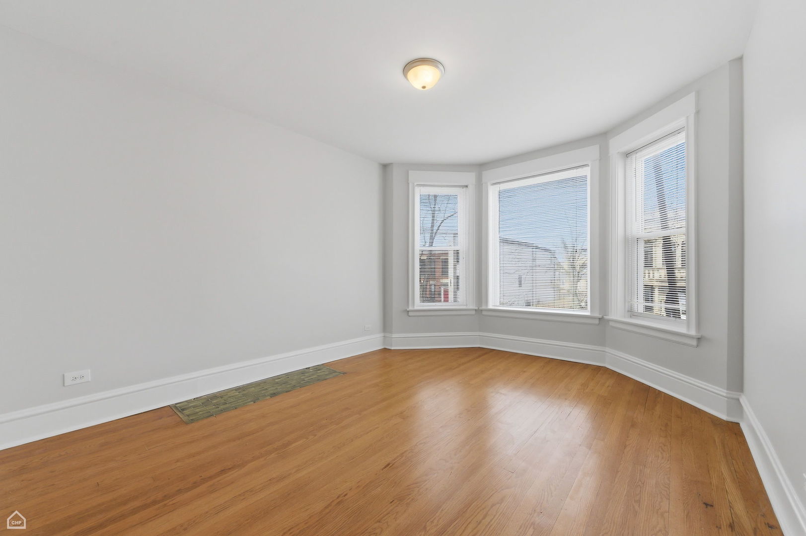 6033 S RHODES Avenue