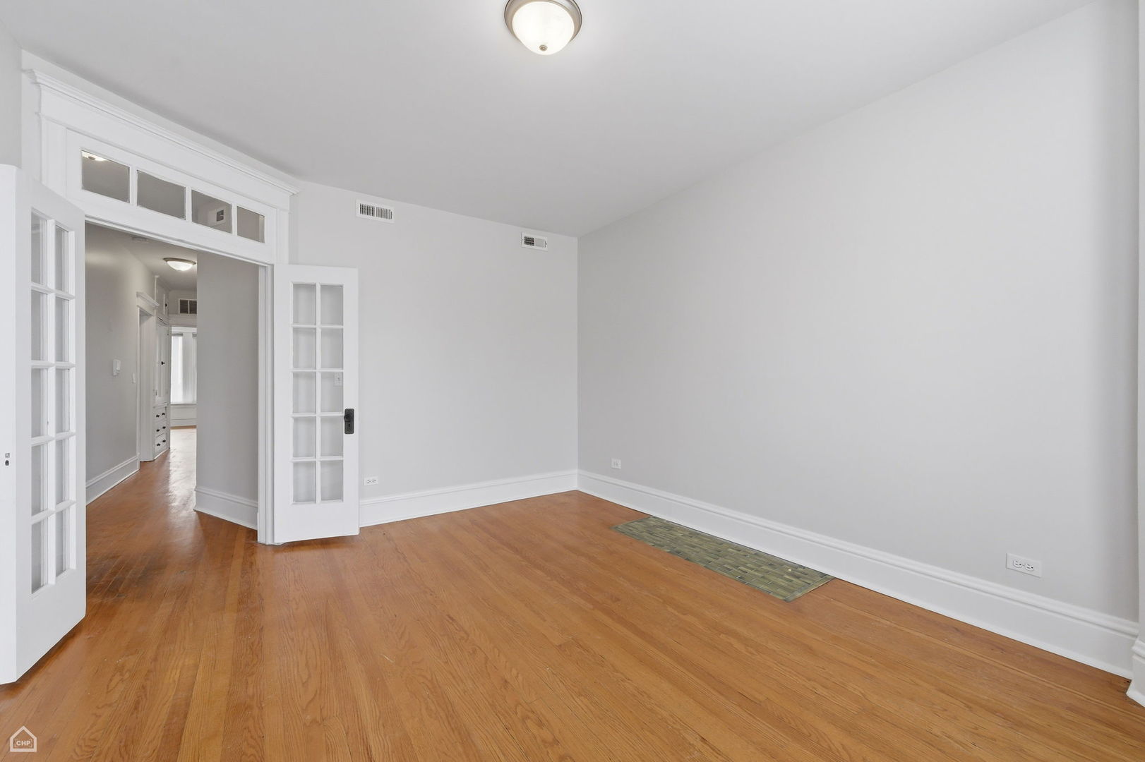 6033 S RHODES Avenue