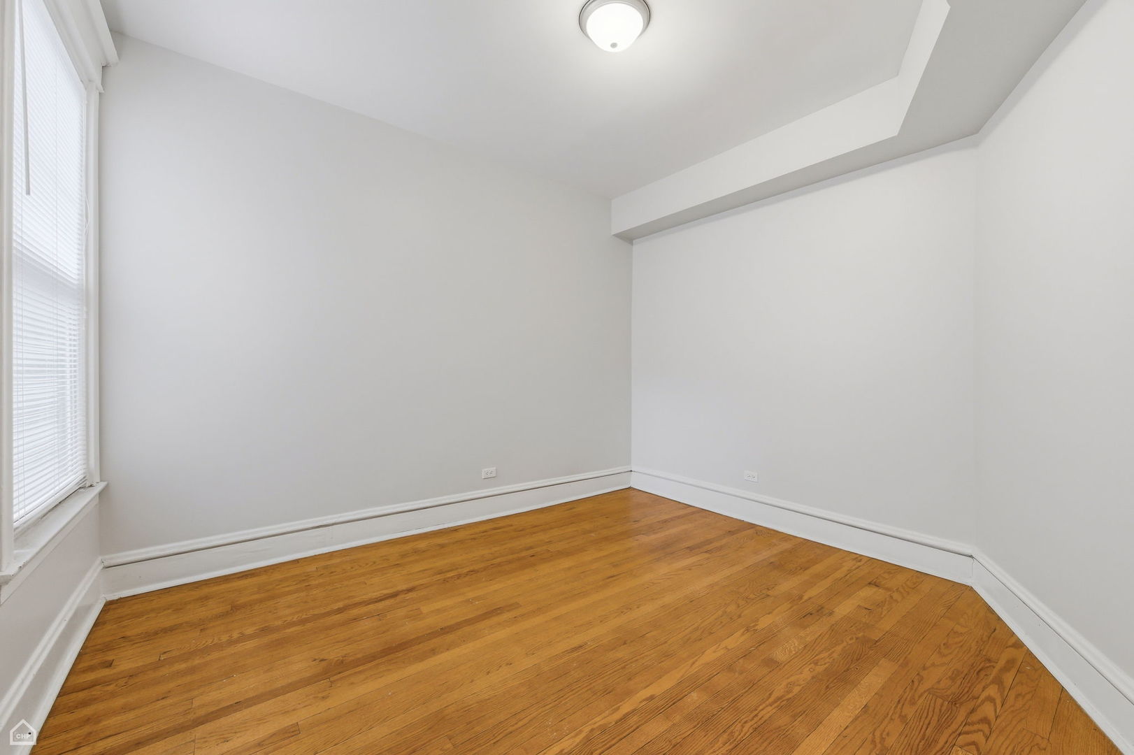 6033 S RHODES Avenue