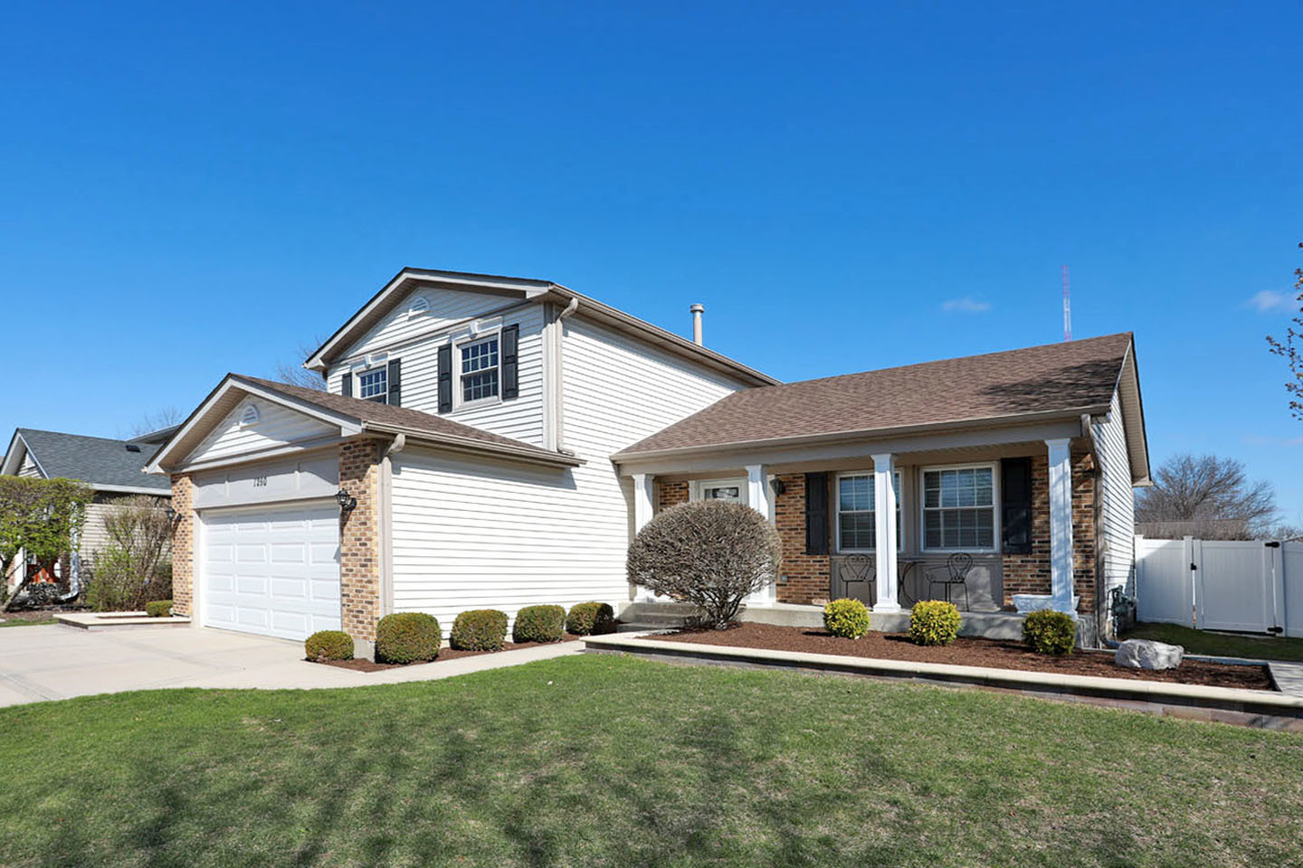 1260 ROBIN Drive
