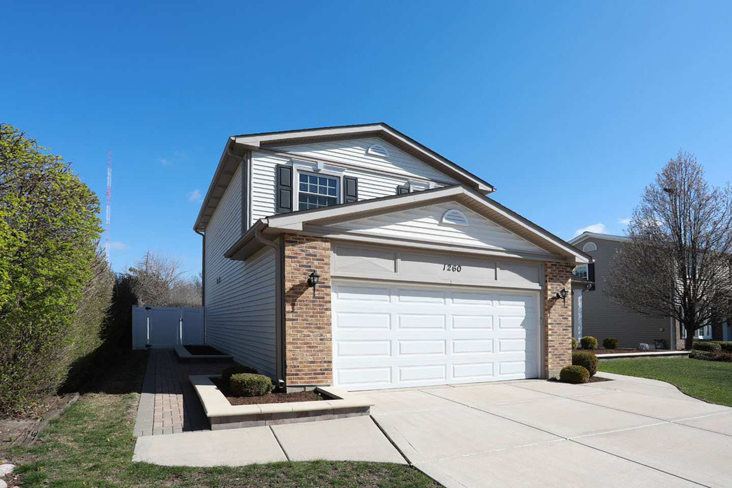 1260 ROBIN Drive