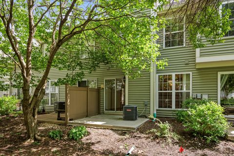 Tiny photo for 942 Little Falls Court, Elk Grove Village, IL 60007 (MLS # 12629946)