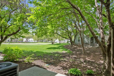 Tiny photo for 942 Little Falls Court, Elk Grove Village, IL 60007 (MLS # 12629946)
