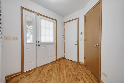Tiny photo for 942 Little Falls Court, Elk Grove Village, IL 60007 (MLS # 12629946)