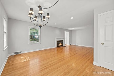 Tiny photo for 733 S Prairie Avenue, Barrington, IL 60010 (MLS # 12469229)