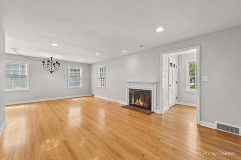 Tiny photo for 733 S Prairie Avenue, Barrington, IL 60010 (MLS # 12469229)