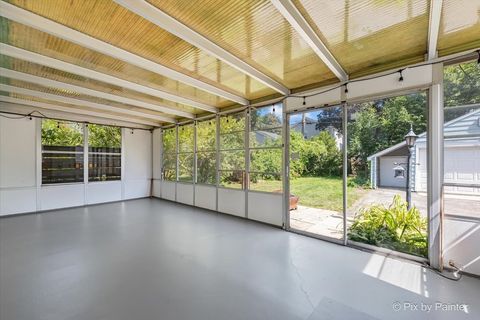 Tiny photo for 733 S Prairie Avenue, Barrington, IL 60010 (MLS # 12469229)