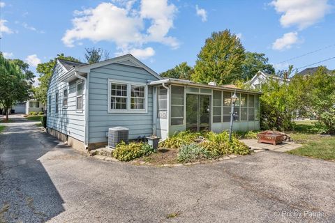 Tiny photo for 733 S Prairie Avenue, Barrington, IL 60010 (MLS # 12469229)