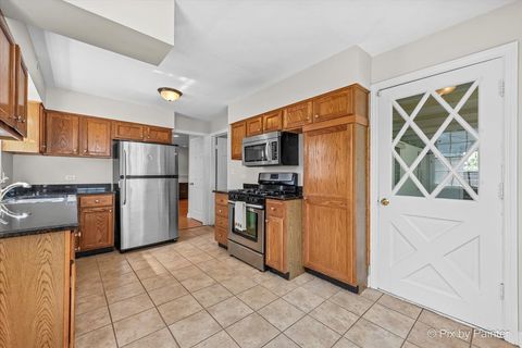 Tiny photo for 733 S Prairie Avenue, Barrington, IL 60010 (MLS # 12469229)