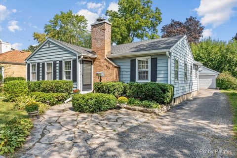 Tiny photo for 733 S Prairie Avenue, Barrington, IL 60010 (MLS # 12469229)