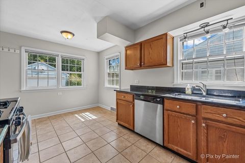 Tiny photo for 733 S Prairie Avenue, Barrington, IL 60010 (MLS # 12469229)