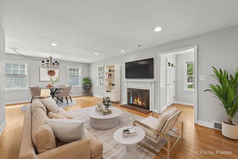 Tiny photo for 733 S Prairie Avenue, Barrington, IL 60010 (MLS # 12469229)