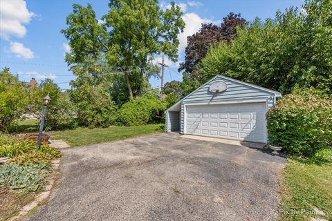 Tiny photo for 733 S Prairie Avenue, Barrington, IL 60010 (MLS # 12469229)
