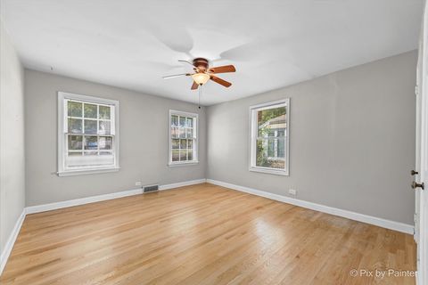 Tiny photo for 733 S Prairie Avenue, Barrington, IL 60010 (MLS # 12469229)