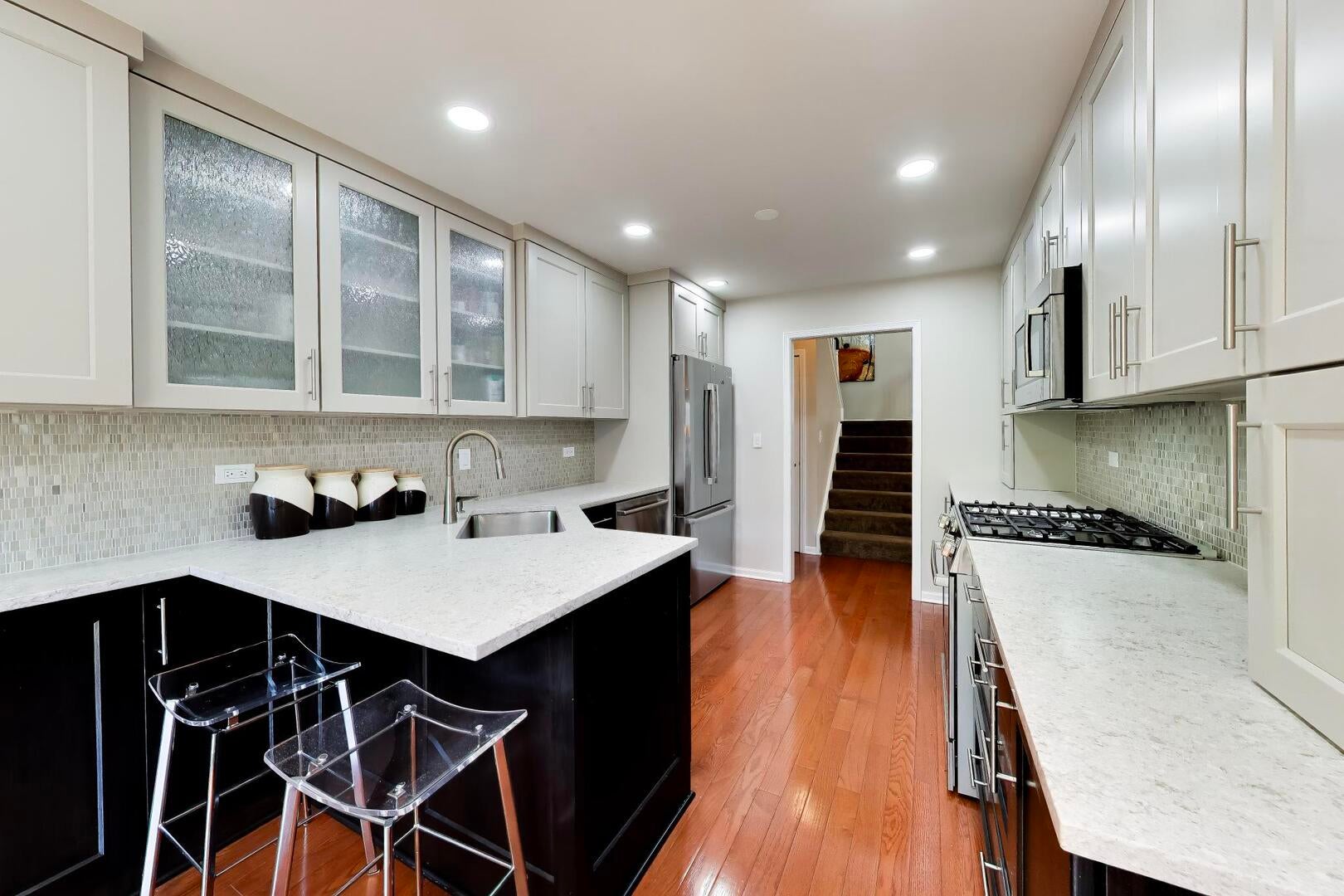 825 Fountain View Drive