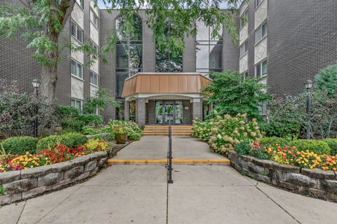 Photo of 9529 Bronx Avenue #102, Skokie, IL 60077 (MLS # 12468363)