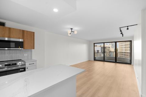 Tiny photo for 2020 N Lincoln Park W Park #6E, Chicago, IL 60614 (MLS # 12539265)