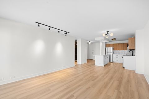 Tiny photo for 2020 N Lincoln Park W Park #6E, Chicago, IL 60614 (MLS # 12539265)