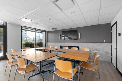 Tiny photo for 2020 N Lincoln Park W Park #6E, Chicago, IL 60614 (MLS # 12539265)