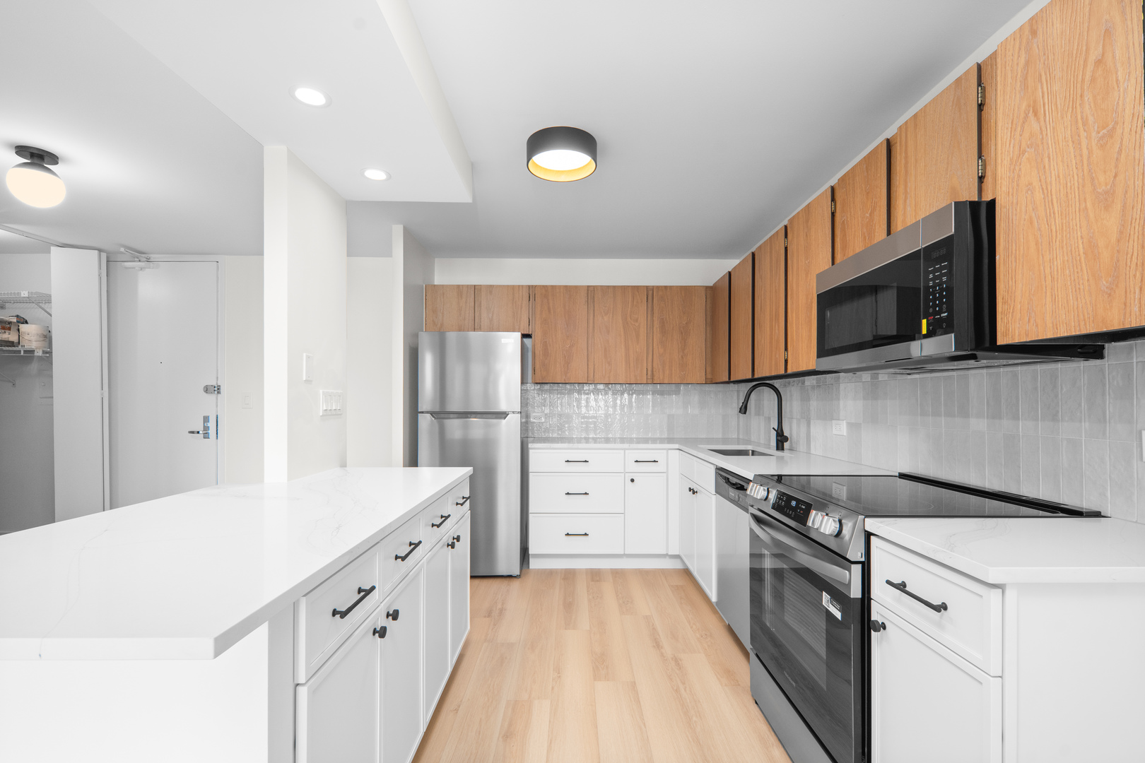 2020 N Lincoln Park W 6E